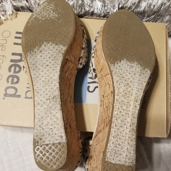 Lepard Print Toms - Picture 5 of 5